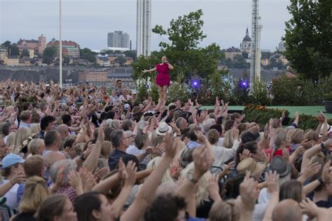 Klockorna på Skansen; en melankolisk valsch med livliga noter som dansar kring den traditionella folkmusikens grundpelare